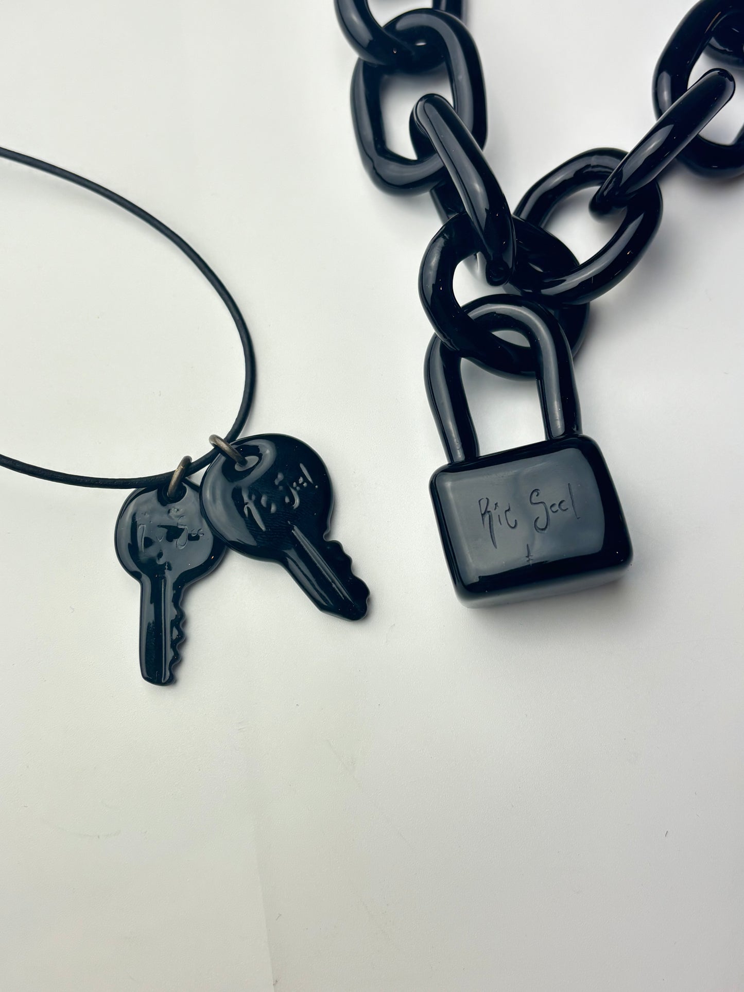 Glass wallet Chain and Lock with Keys